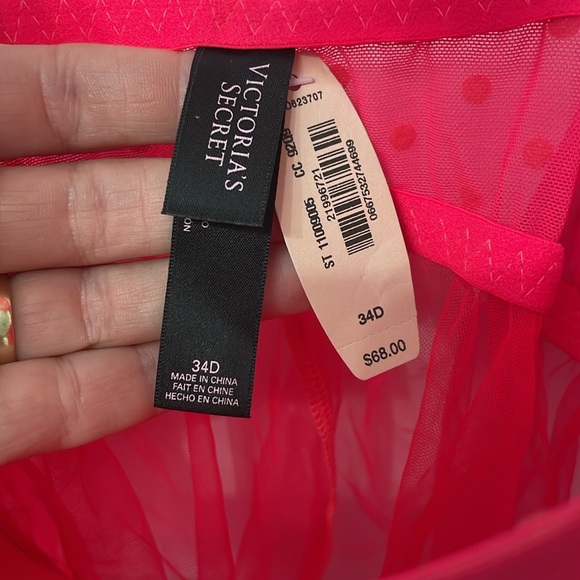 Brand new with tags VS hit pink lingerie - Picture 4 of 5